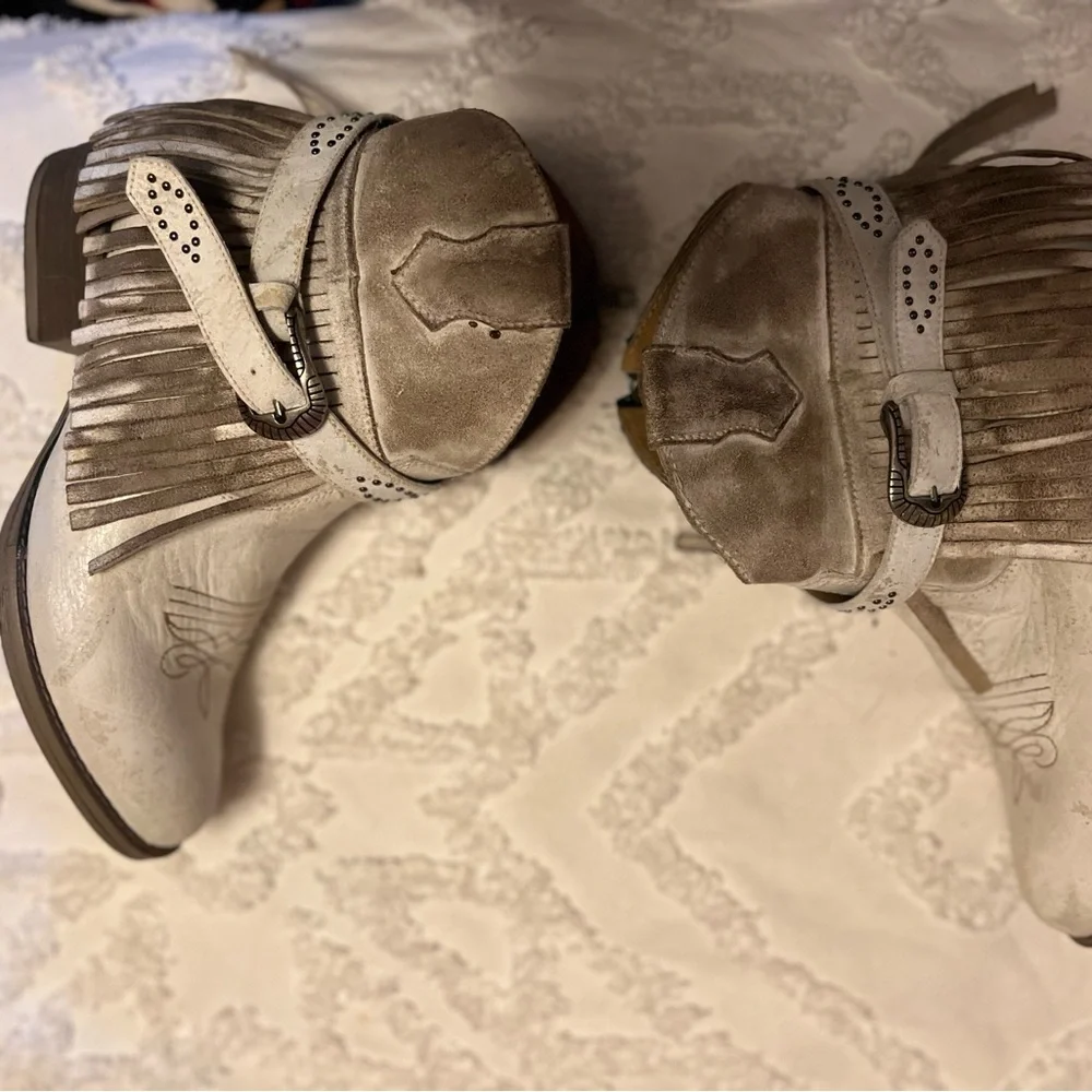 Elegant Cream vintage leather cowboy Ankle Booties - Picture 3 of 7